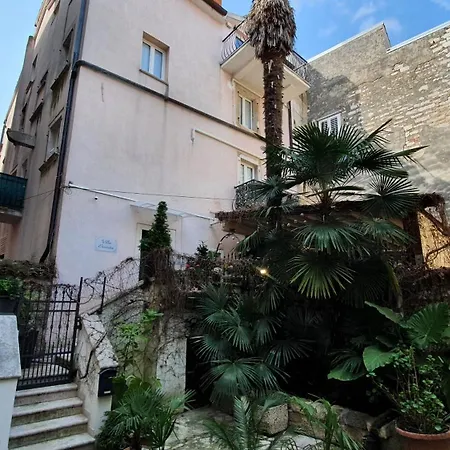 Queen Ernesta Vi. Rovinj Exterior photo